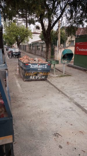 Aluguel de Caçambas em Curitiba no bairro Ahú Uma Experiência da Alves Gestão de Resíduos